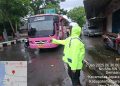 Meski Diguyur Hujan, Polisi Tetap Jaga Lalu Lintas