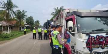 Cegah Kecelakaan, Satlantas Pati Tertibkan Truk Galian C yang Tidak Gunakan Terpal