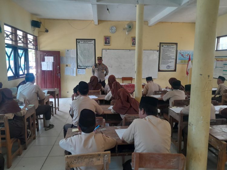 Pihak Sekolah Diminta Aktif Awasi Perilaku Siswa oleh Kapolsek Sukolilo