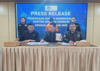 Melanggar Izin Visa, WNA China Dipulangkan oleh Imigrasi Kendari