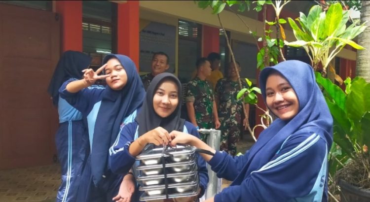 Menu Lengkap dan Bergizi, Ribuan Pelajar di Pati Nikmati Program MBG