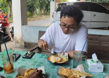 Viral! Warung di Pati Jual Nasi Goreng Harga Kaki Lima, Rasa Bintang Lima