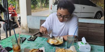 Viral! Warung di Pati Jual Nasi Goreng Harga Kaki Lima, Rasa Bintang Lima