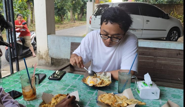 Viral! Warung di Pati Jual Nasi Goreng Harga Kaki Lima, Rasa Bintang Lima