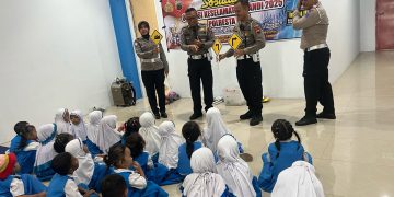 Polisi Kenalkan Rambu Lalu Lintas ke Anak TK