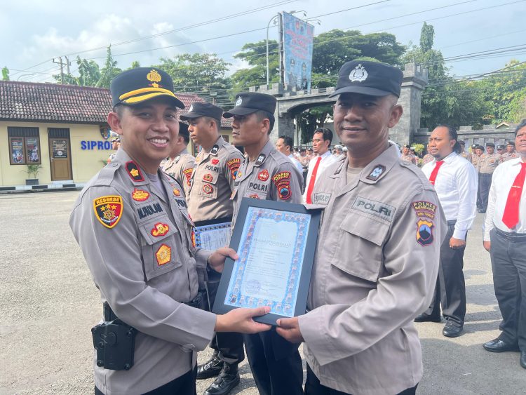15 Tahun Jadi Marbot, Aiptu Suwarjo Raih Penghargaan dari Kapolres Rembang