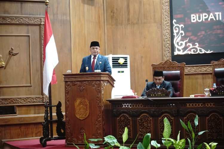 Remaja Piatu Terima Bantuan, Bupati Pati Merespons