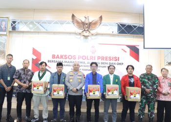 Bantuan Sangat Berarti, TNI – Polri dan Mahasiswa Bakti Sosial