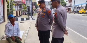 Sambangi Tukang Cukur Difabel, Kapolres Rembang Beri Dukungan