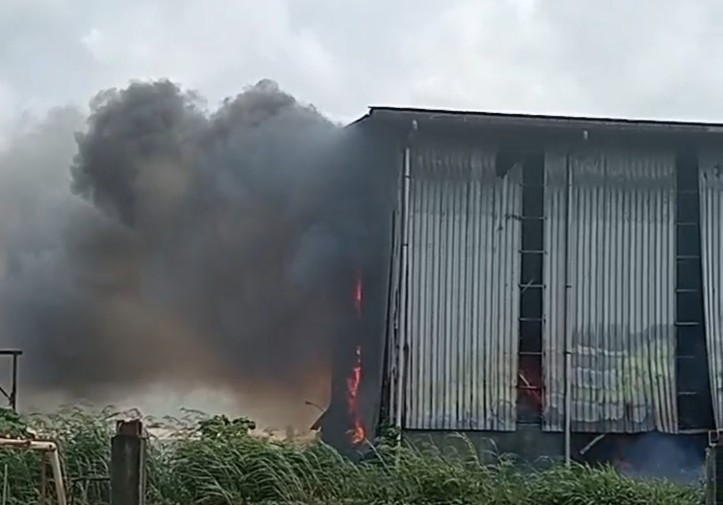 Gudang PG Pakis Terbakar, Damkar Berjibaku Selama Dua Jam