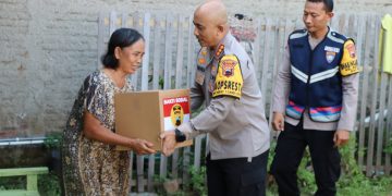 Peduli Sesama, Polresta Pati Bagikan Sembako ke Warga Sidokerto