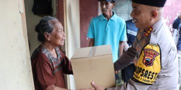 Lansia di Pati dan Margorejo Terima Bansos