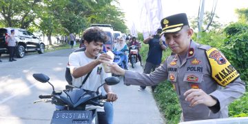 Berbagi Takjil, Wujud Kepedulian di Bulan Ramadan