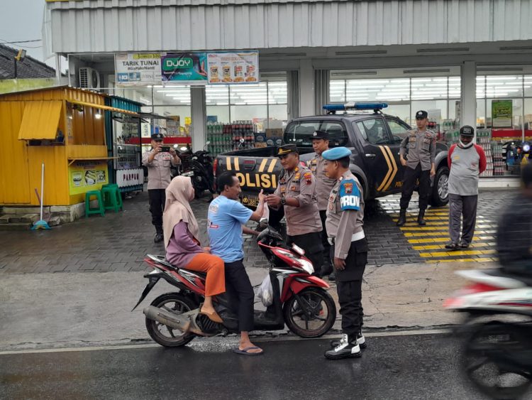 Aksi Sosial di Gencarkan, Pengendara Lewat Terima Paket Takjil Gratis