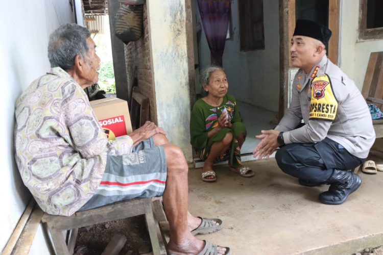 Gelar Bakti Sosial dan Bagi Takjil Gratis ke Masyarakat