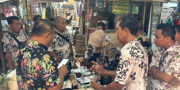 Disdagperin Pati Awasi Minyak Kita di Pasar Puri