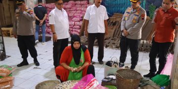 Cek Harga Bahan Pokok di Pasar Bitingan