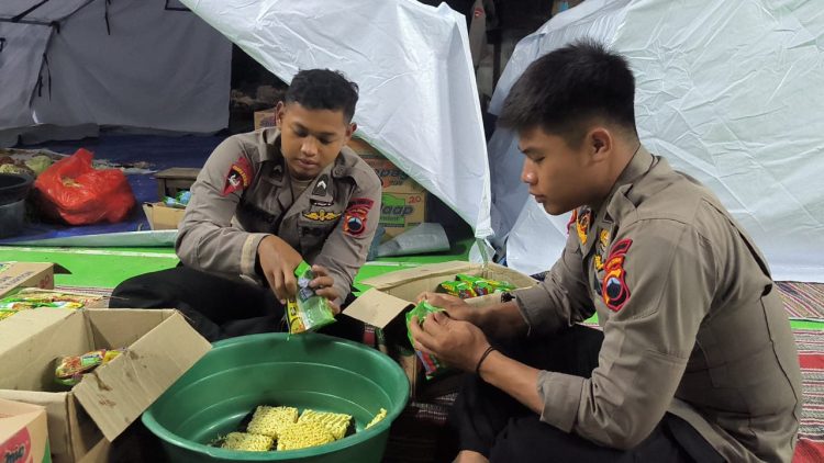 Banjir Terjang Grobogan, Brimob Polda Jateng Dirikan Dapur Lapangan