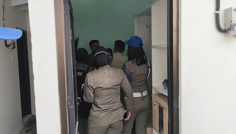 Satpol PP Pati Razia Kos – Kosan, Tiga Pasangan Terjaring