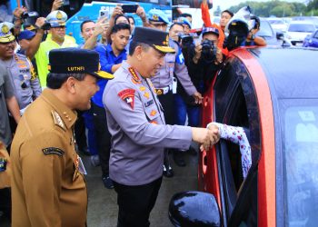 Kapolri Tinjau Arus Mudik di Tol Kalikangkung