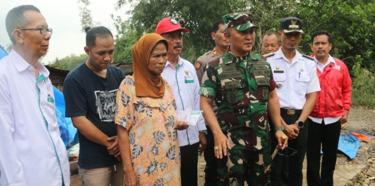 Korban Kebakaran Terima Bantuan, Dandim Pati Hadir