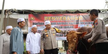 Peringatan Haul ke 219, Kapolda Kalsel Serahkan 5 Ekor Sapi