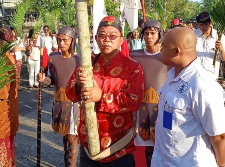 Catat Rekor LEPRID, Perayaan Minggu Palma Berkebaya Nusantara