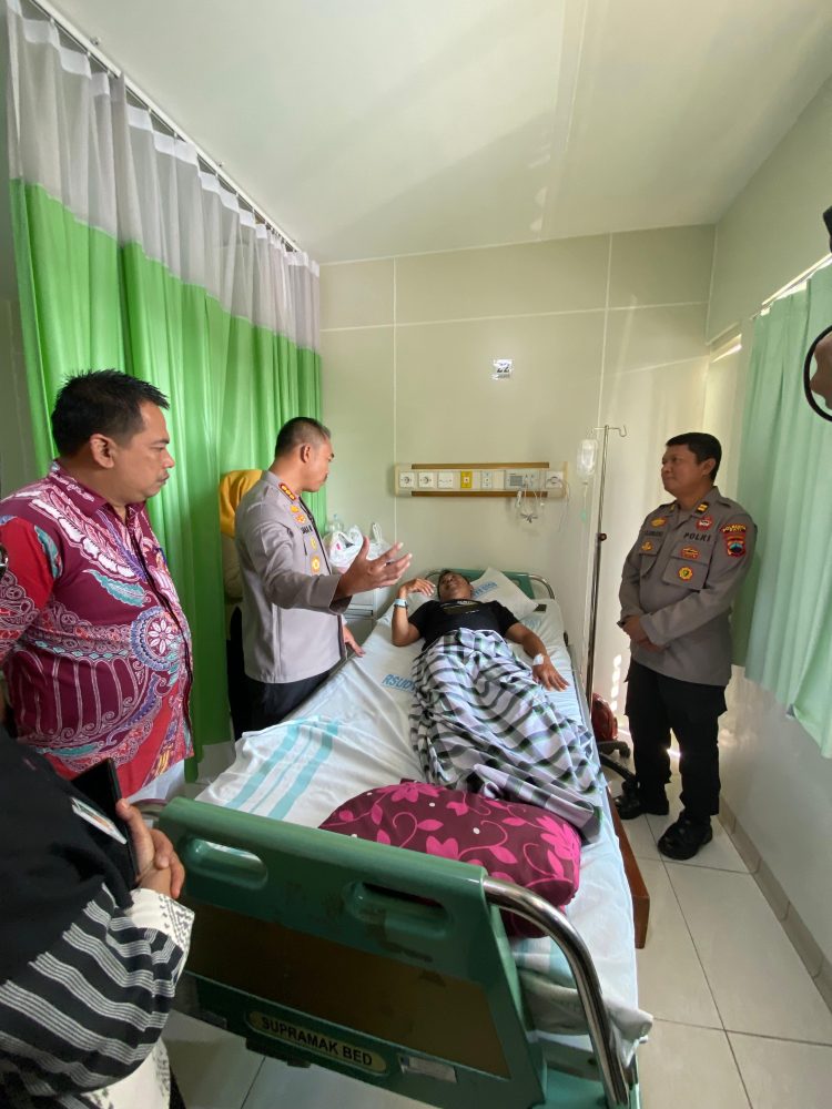 Polresta Pati Serahkan Bantuan ke Korban Kerusuhan di RSUD Soewondo