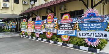 Simbol Persatuan, Karangan Bunga Warnai Mapolres Rembang
