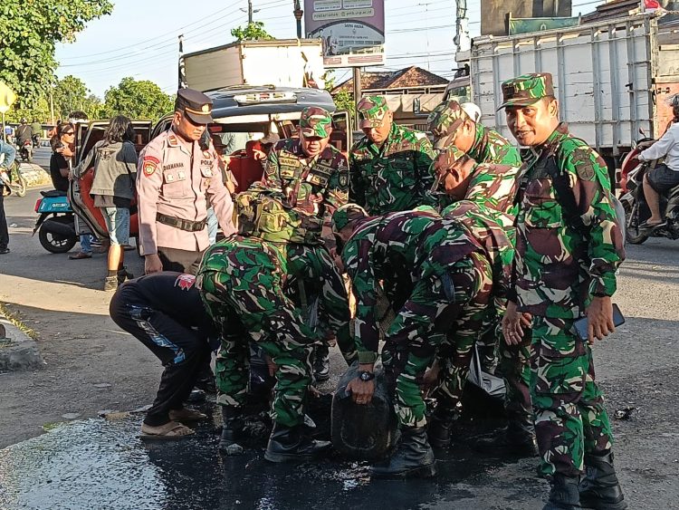 TNI-Polri dan Warga Pulihkan Kebersihan Juwana, Aksi Inspiratif Pasca Demo