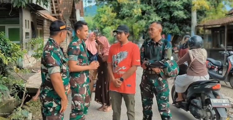 Wujud Nyata Kemanunggalan TNI dan Rakyat, Yonif TP 888/SS : Karya Bakti