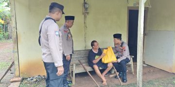 Awal Ramadan 1447 H! Polsek Tayu Ketuk Pintu Rumah Warga, 100 Paket Sembako Dibagikan