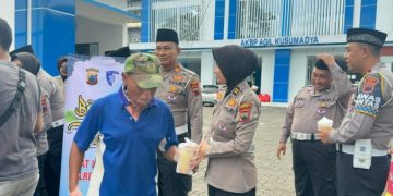 Wakalantas Pati Berbagi 500 Takjil, Kini Ludes Diserbu Warga