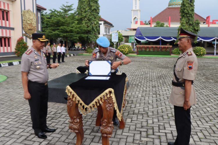 Purna Tugas Tanpa Catatan, Kapolresta Pati Beri Penghormatan ke AKP Tejo Pramono