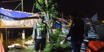 Puting Beliung Merusak Kandang Ayam, Polisi Buka Layanan Darurat 110