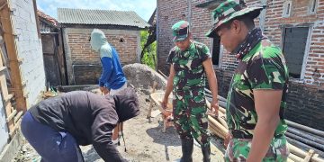 Pembangunan RTLH TMMD di Desa Godo Dikebut, TNI dan Warga Kompak Kerja Siang – Malam