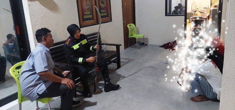 Polisi Bongkar Pembelian Sajam Online oleh Pelajar